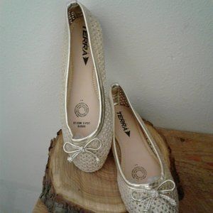 Women's TERRA Flat  shoes  Size 6  NWOT